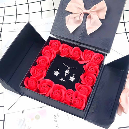 Amoré™ Caja de 16 rosas